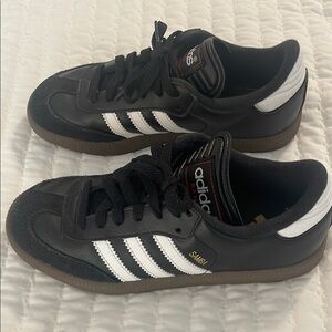 adidas Kids' Grade School Samba OG Shoes size 3 never worn $85